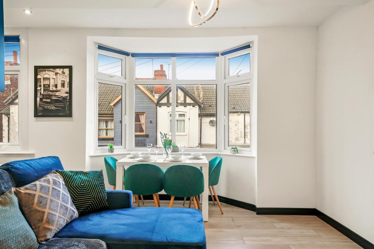 Stylish Yorkshire Gem - Sleeps 4 - Great Location Lejlighed Castleford Eksteriør billede