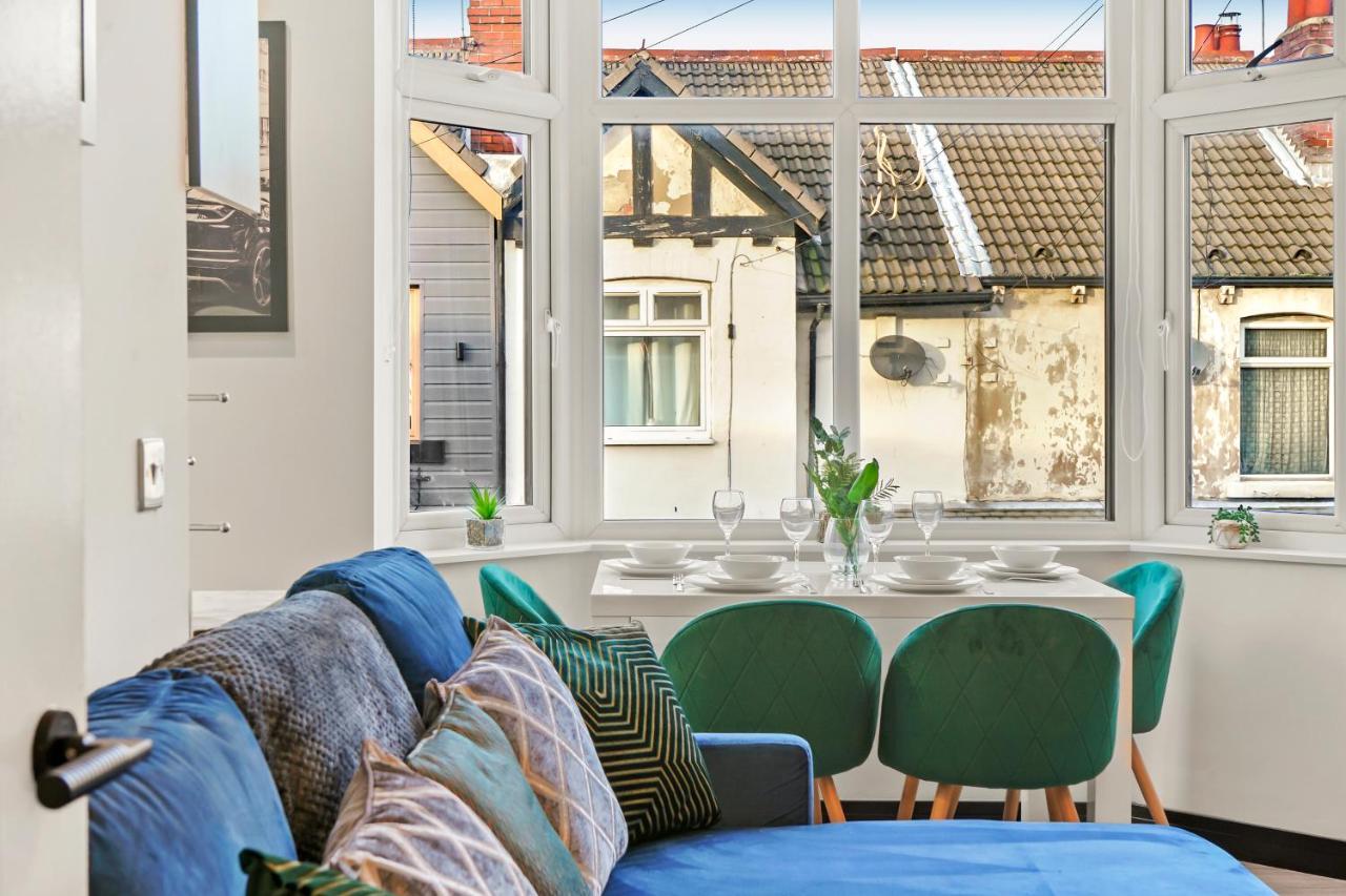 Stylish Yorkshire Gem - Sleeps 4 - Great Location Lejlighed Castleford Eksteriør billede